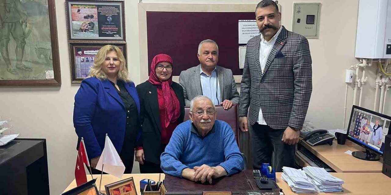 Muhtar adaylarından demokrasi örneği