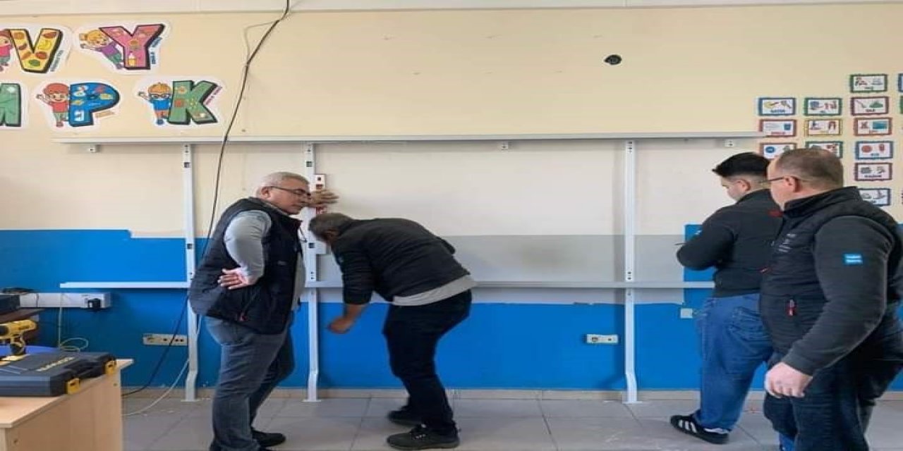 Sarıgöl’de okullar akıllı tahtalarına kavuşuyor