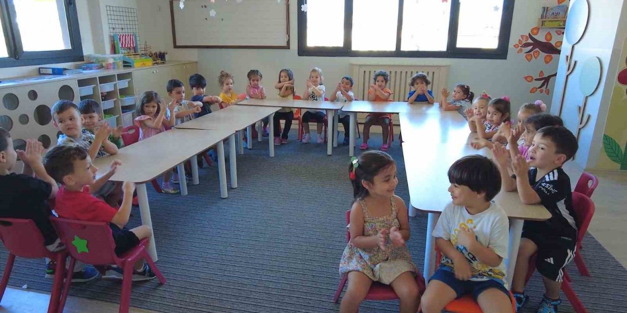 Minik öğrenciler kreşlerde geleceğe hazırlanıyor