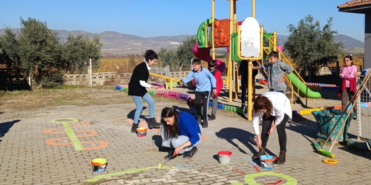 Sarıgöl’de geleneksel çocuk oyunları okul bahçesinde yaşatılıyor