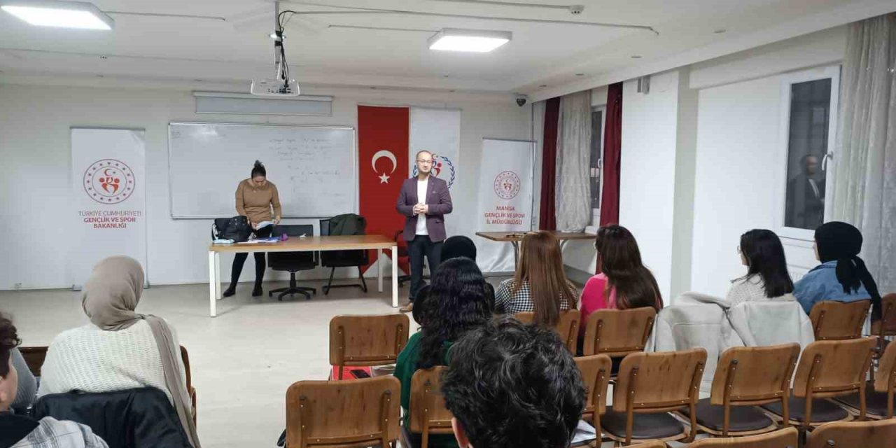 Sarıgöl Halk Eğitim Merkezi kursları ilgi görüyor