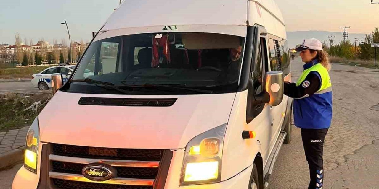 Büyükşehir, Salihli’de servis araçlarını denetledi