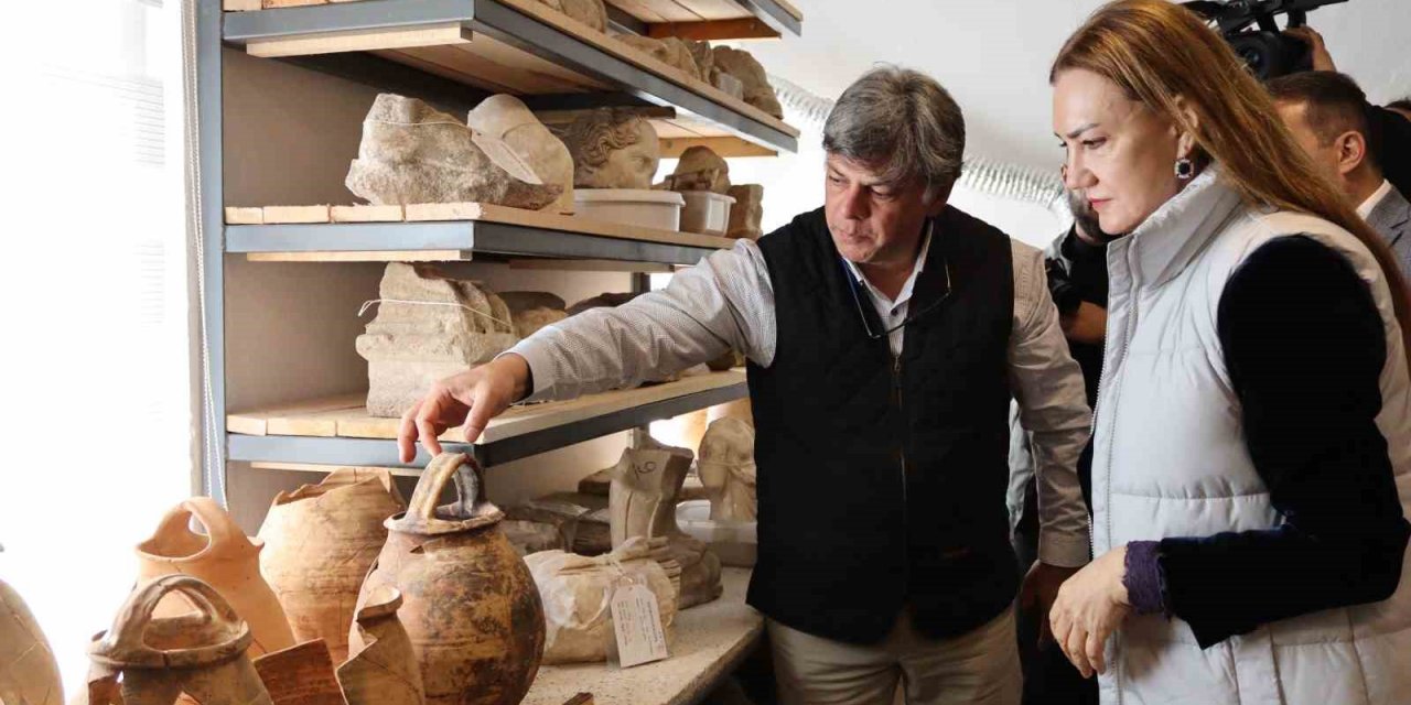 Metropolis Antik Kenti’nde çok sayıda eser ortaya çıkarıldı