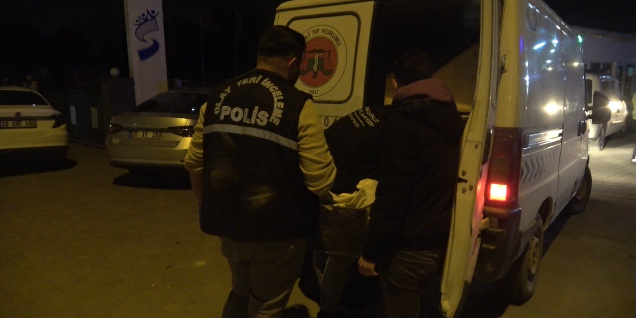 2 araç arasında sıkışan vatandaş feci şekilde can verdi