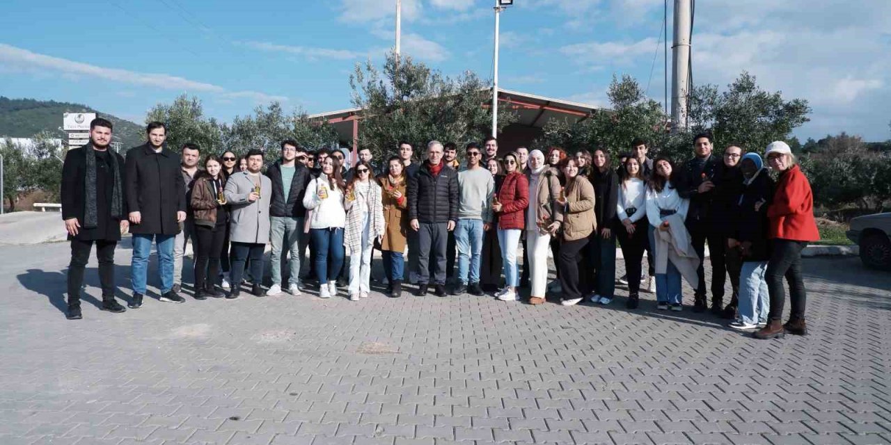 Foça’da Ege üniversitesi öğrencilerine kooperatifçilik dersi
