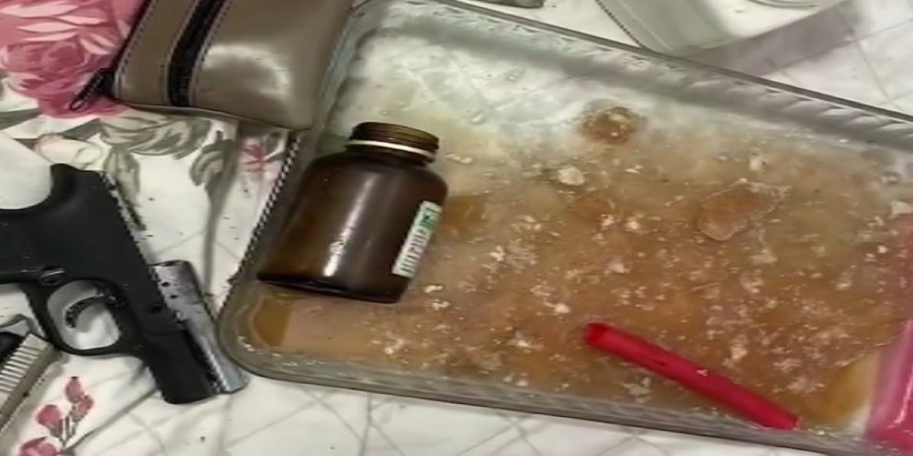 Görüntüler İzmir’den: Uyuşturucu yapımında kullanılan malzemeler mide bulandırdı