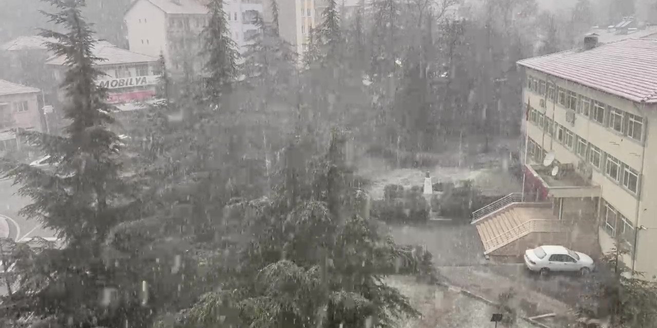 Çameli’nde yoğun kar yağışı etkili oluyor