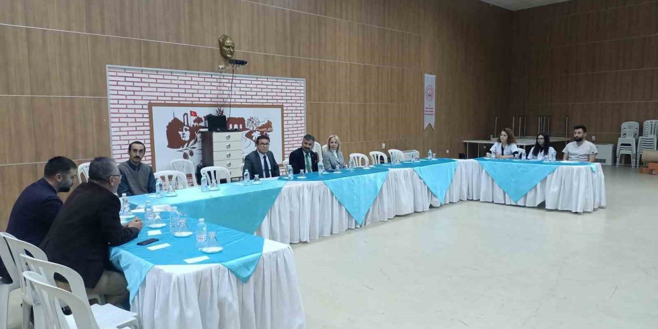 Aile ve Sosyal Hizmetler İl Müdürü Kömürcüoğlu, huzurevi yöneticileri ile bir araya geldi