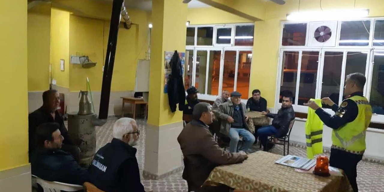 Kuyucak’ta traktör sürücülerine jandarmadan eğitim