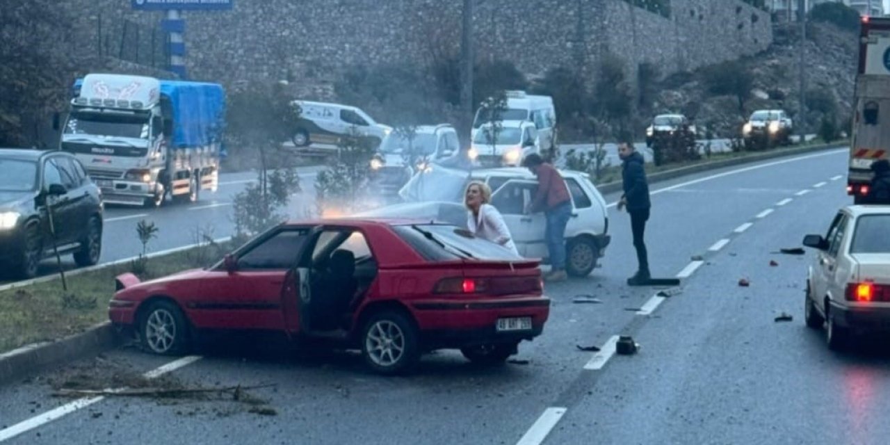 Muğla’da zincirleme trafik kazası: 2 yaralı