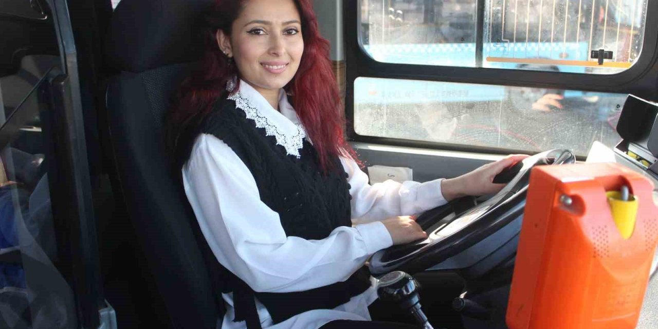 Salihli’de şehir içi ulaşıma kadın eli