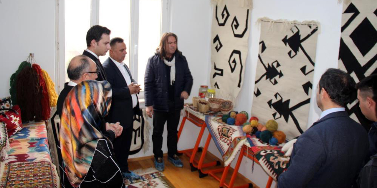 Geleneksel yöntemlerle işlenen motifler Londra’dan alıcı buldu