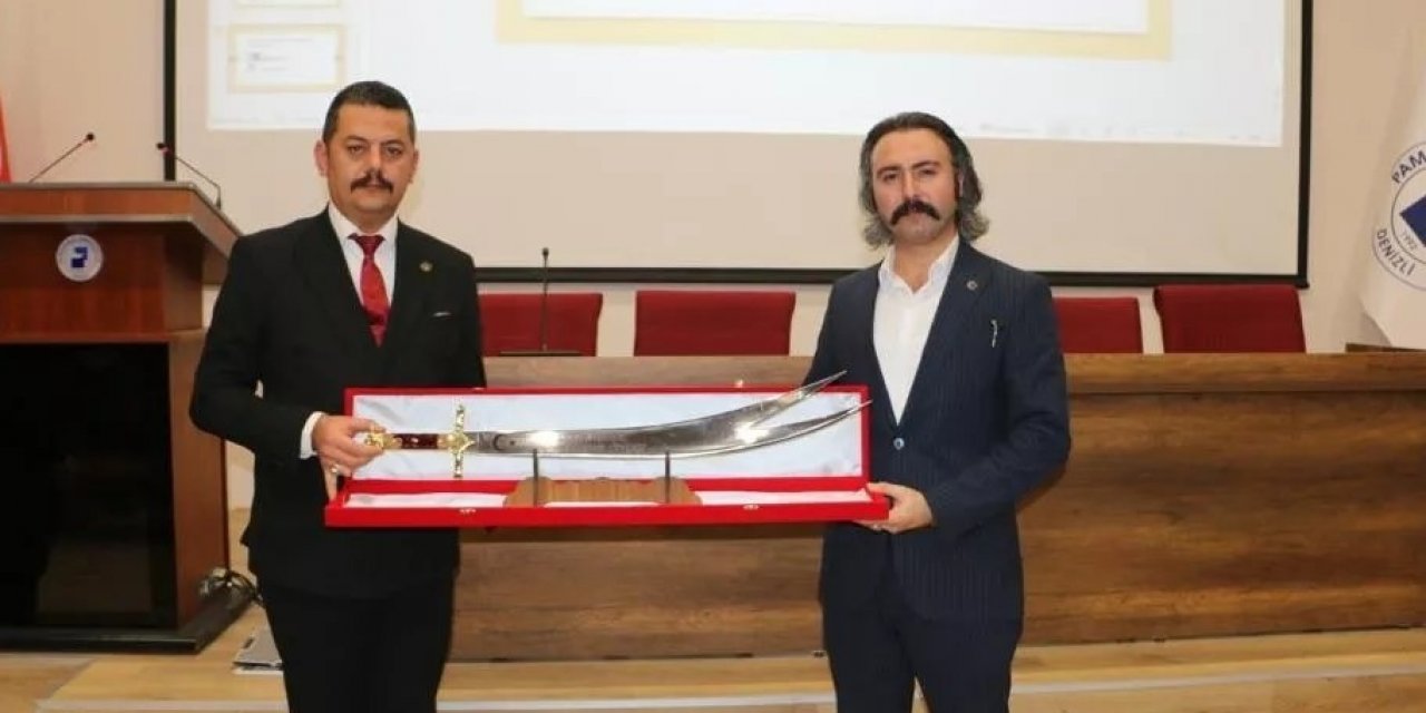 PAÜ’de ‘Kendi ufkumuzla toplumsal rollerimiz’ konulu konferans düzenlendi