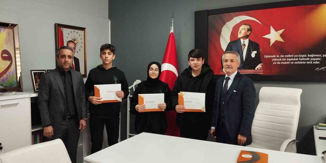 Başarılı öğrenciler ödüllendirildi