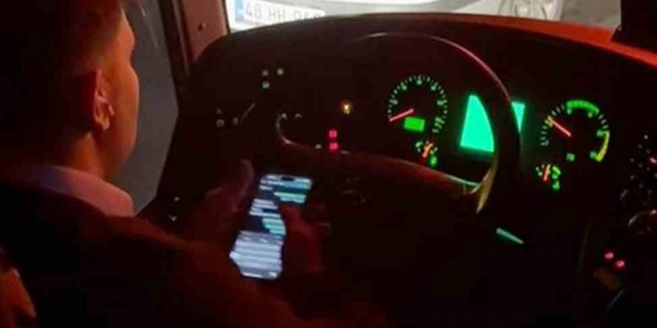 Seyir halinde cep telefonu ile mesajlaşan şoföre para cezası