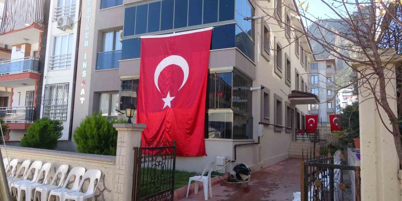 Denizli şehidini bekliyor