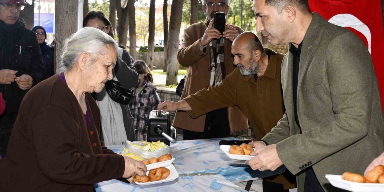 Kuşadası Belediyesi’nden şehitler için lokma hayrı