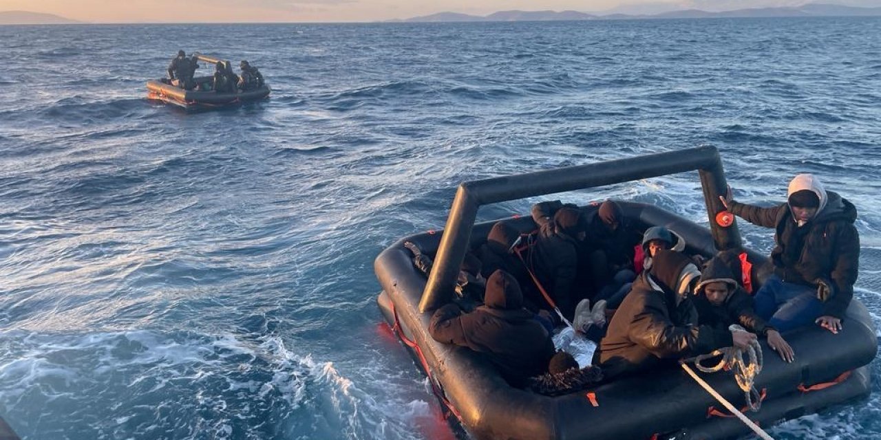 Sal ve lastik botlarda can pazarı: İzmir açıklarında 96 göçmen kurtarıldı