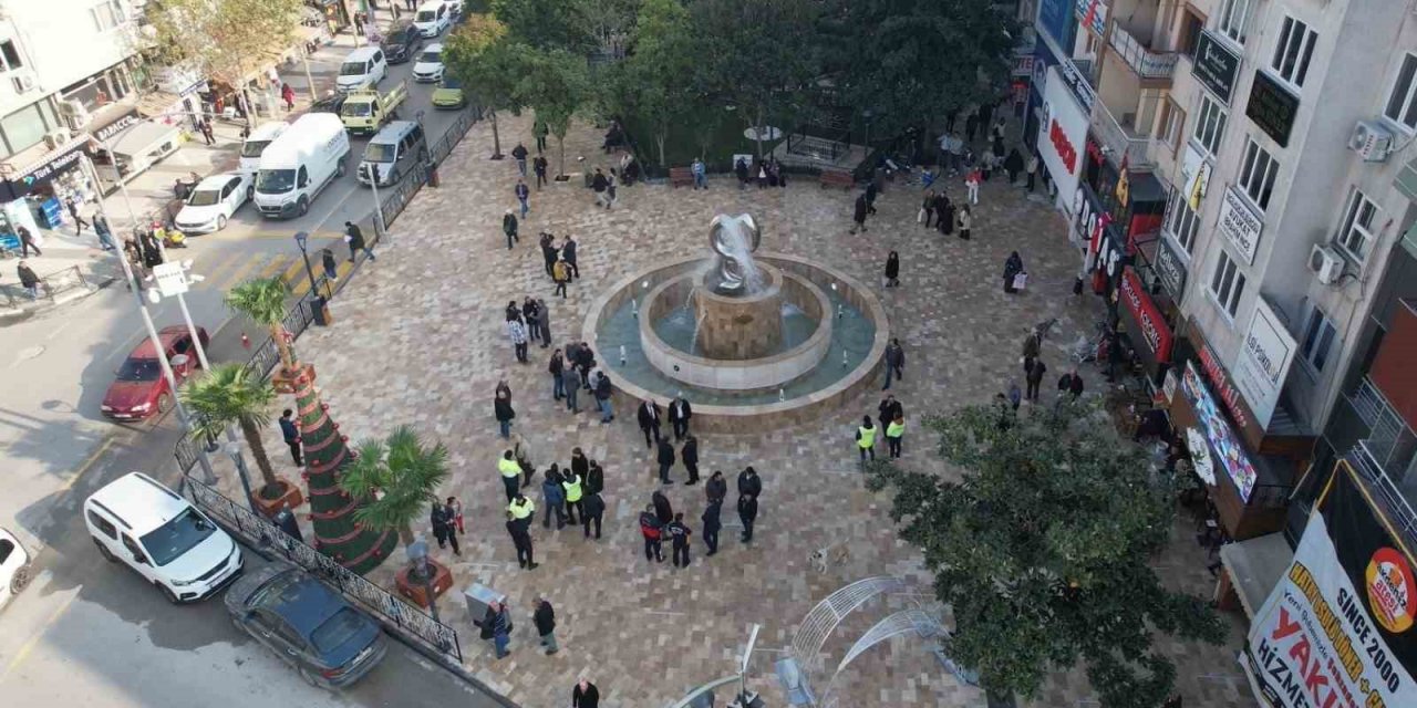 Manisa’nın sembol meydanı Kula Traverteniyle kaplandı