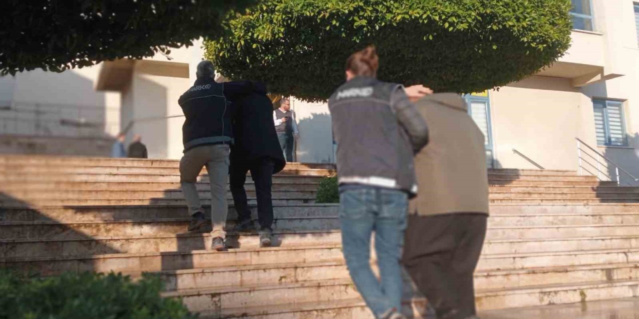 Muğla’da yapılan operasyonlar sonucu yakalanan iki zehir taciri tutuklandı