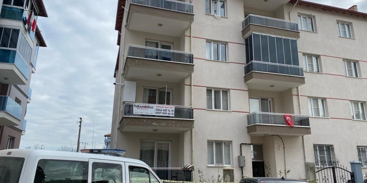 Kula’da 4. kattan düşen öğretmen hayata tutunamadı