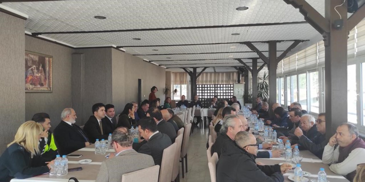 Kaymakam Kaya, Marmaris’te muhtarlar ile toplantı yaptı