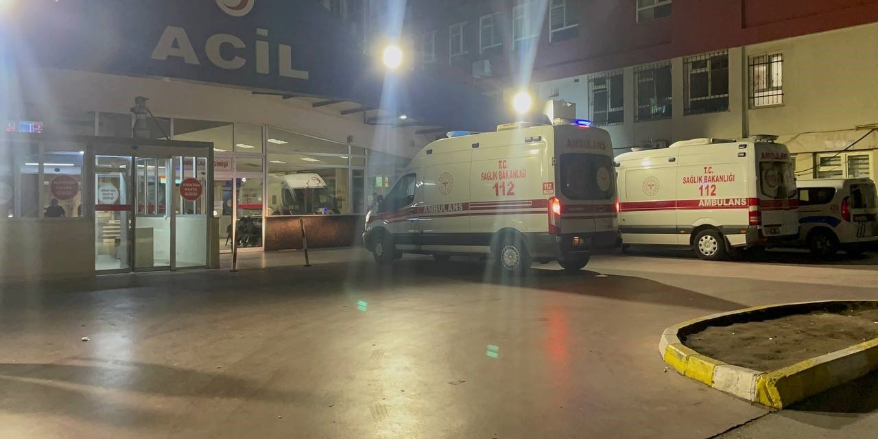Darp edilen kadın araçtan yola atıldı