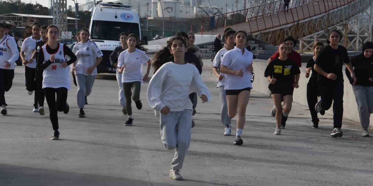 Aliağa’da ’Atatürk Yol Koşusu’ düzenlendi