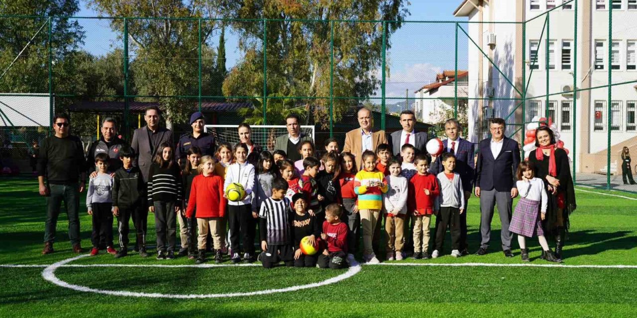 Ortaca’da halı sahalar açılıyor