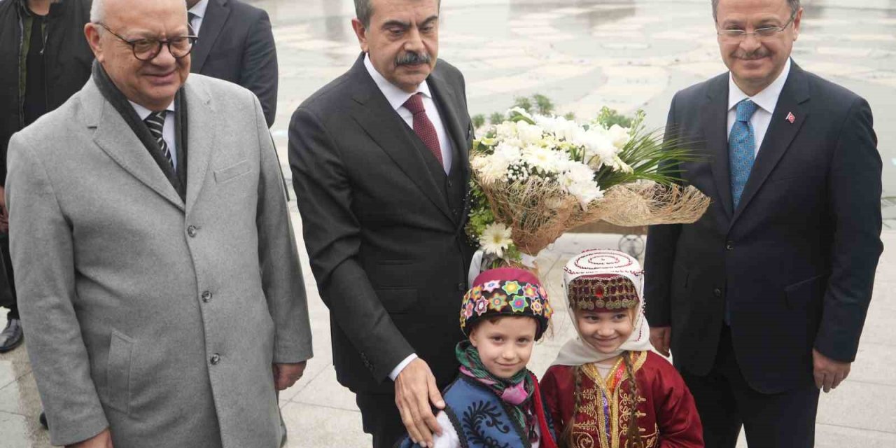 Bakan Tekin: “Eğitim öğretim süreci seferberlik ruhuyla aşılabilecek bir durum”