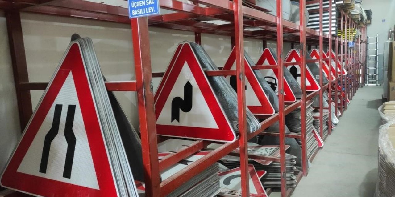 Büyükşehir kendi ürettiği trafik levhalarından 24 Milyon TL tasarruf sağladı