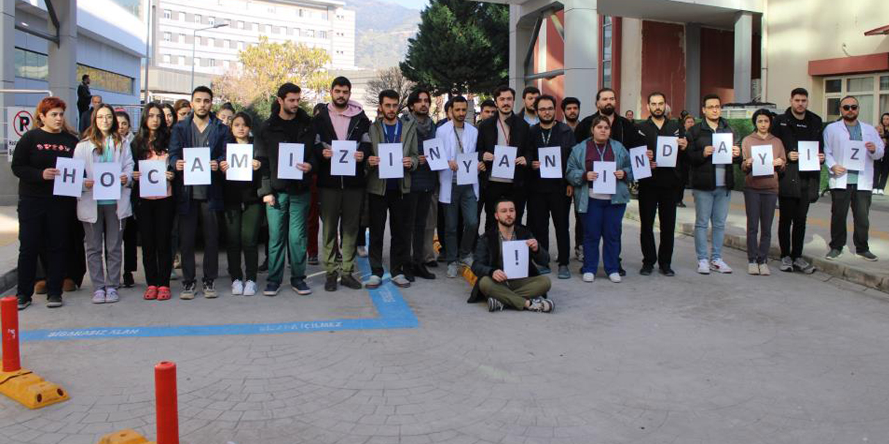 Saldırıya uğrayan doktora, sadece öğrencileri sahip çıktı
