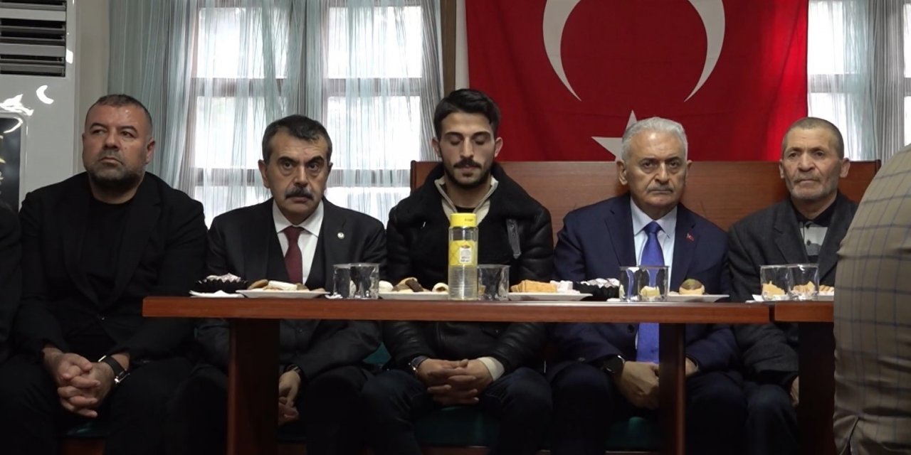 Bakan Tekin’den şehit ailesine taziye