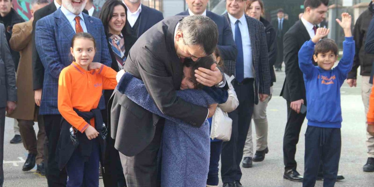 Çocuklar istedi Bakan Tekin söz verdi