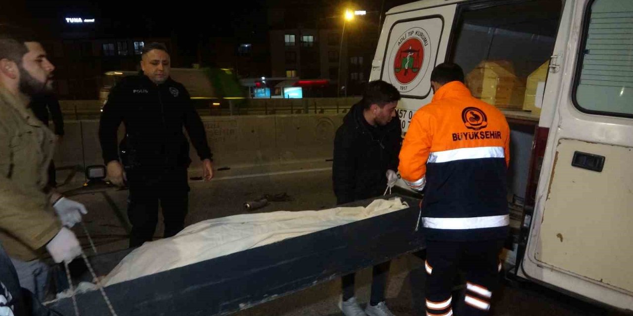 Üst geçitte facia gibi kaza: 2 ölü
