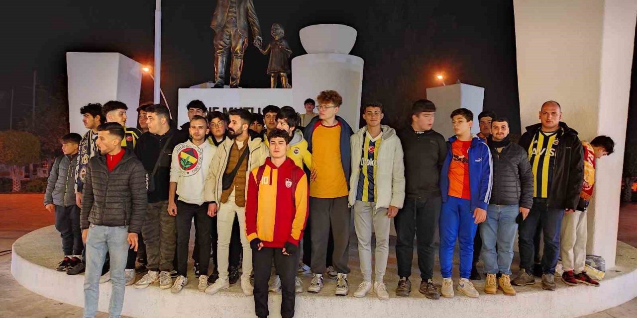 Fethiye’de Fenerbahçe ve Galatasaray taraftarları Suudi Arabistan’a tepki gösterdi