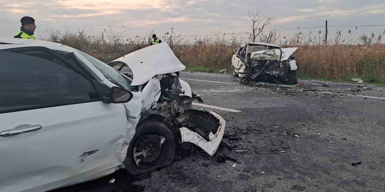 Söke’de otomobiller kafa kafaya çarpıştı: 2 yaralı