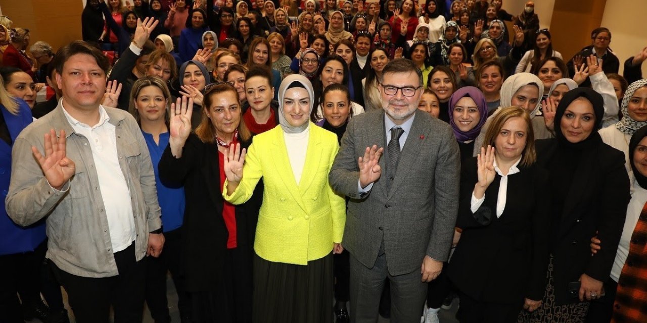 AK Parti İzmir Kadın Kolları’nda devir teslim töreni