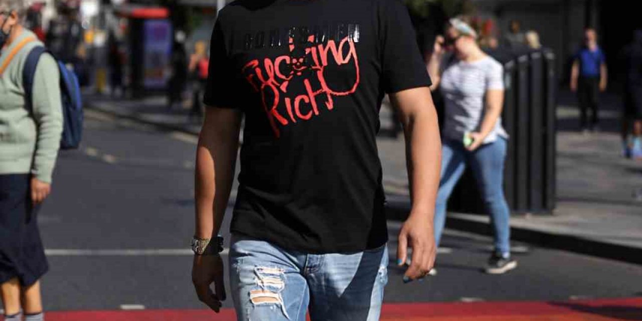 “Ünlü lüks giyim markası moda dünyasında 5. yılını kutluyor”