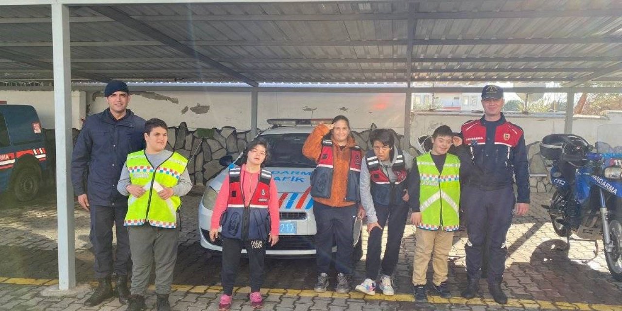 Karacasu jandarması özel eğitim öğrencilerini ağırladı