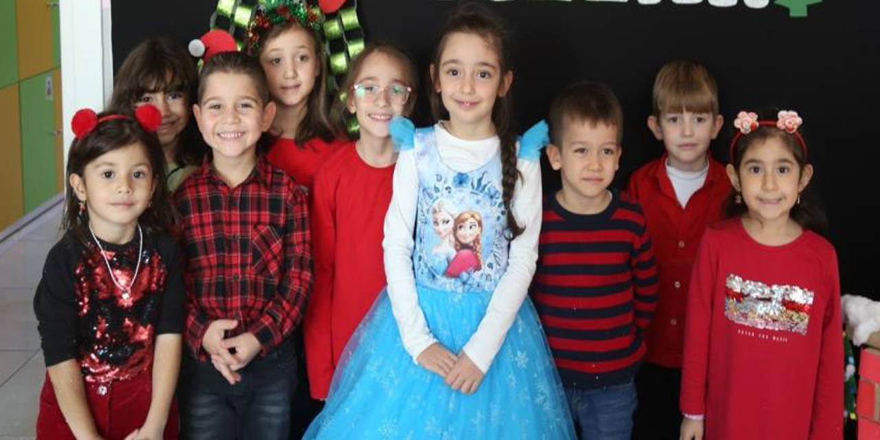 Efeler’in miniklerinden erken yılbaşı kutlaması
