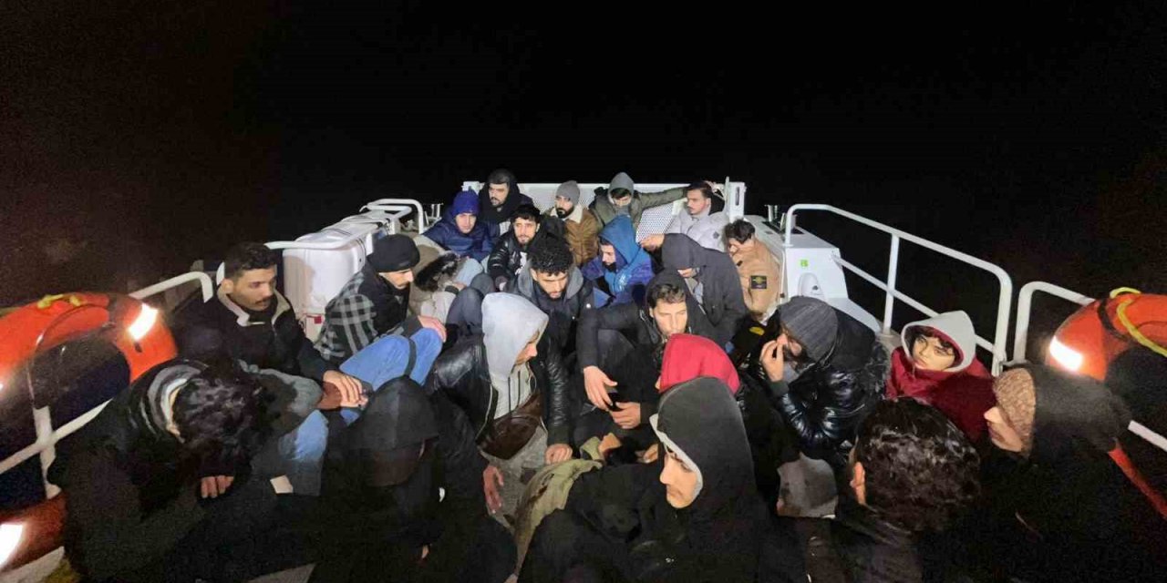 Yunanistan’ın ölüme ittiği 57 düzensiz göçmen kurtarıldı