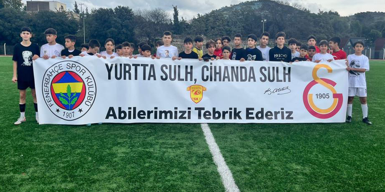 Sahaya Atatürk’ün sözüyle çıktılar