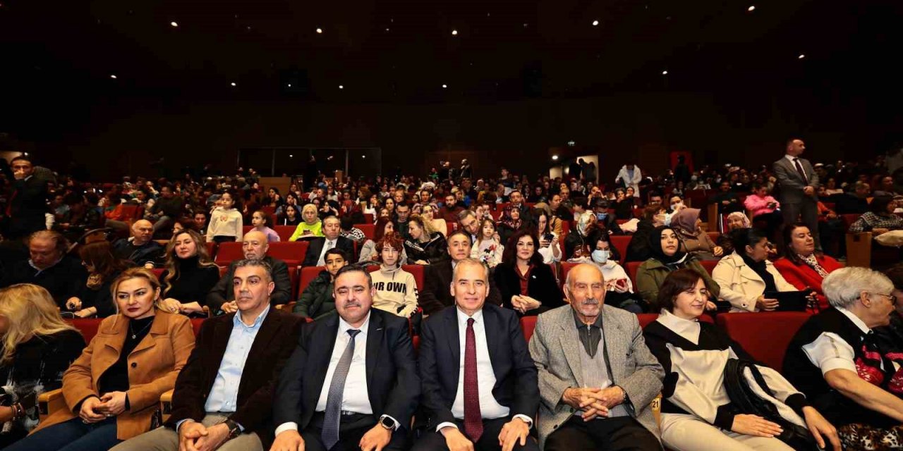 Büyükşehirin ev sahipliğindeki gösteri izleyenleri büyüledi