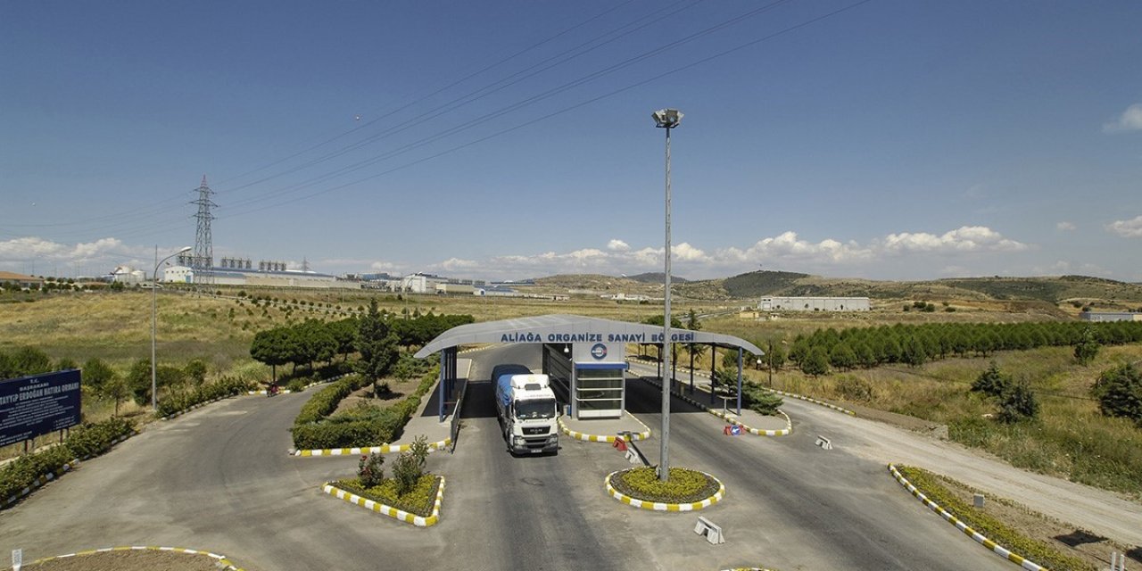 İzmir’de üzerine kalıp düşen işçi hayatını kaybetti
