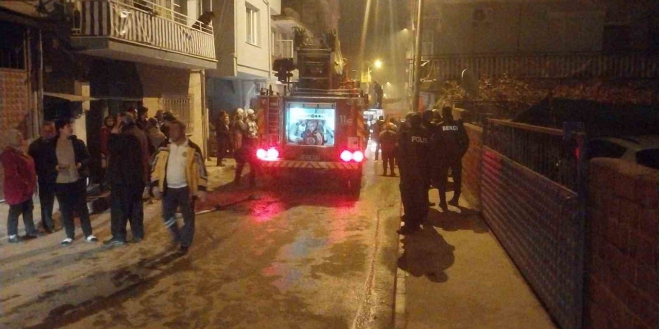 Manisa’da devrilen sobadan yangın çıktı