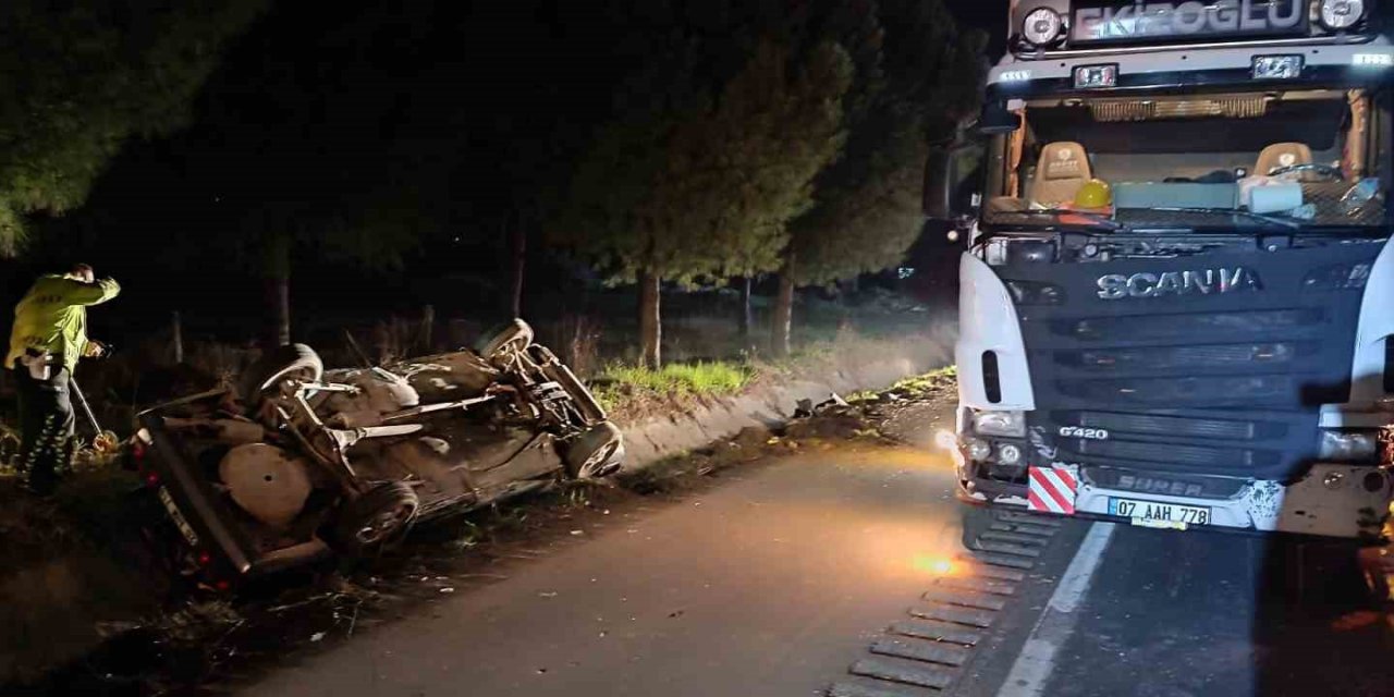 Tıra çarpan otomobil şarampole devrildi: 2 ağır yaralı