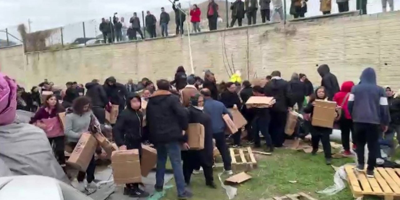 Alışveriş festivalindeki 1 TL’lik sehpalar yağmalandı