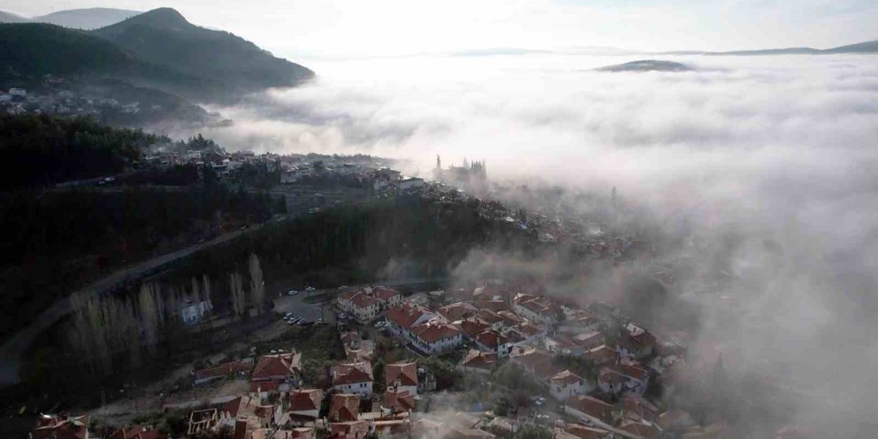 Menteşe’de sis denizi mest etti