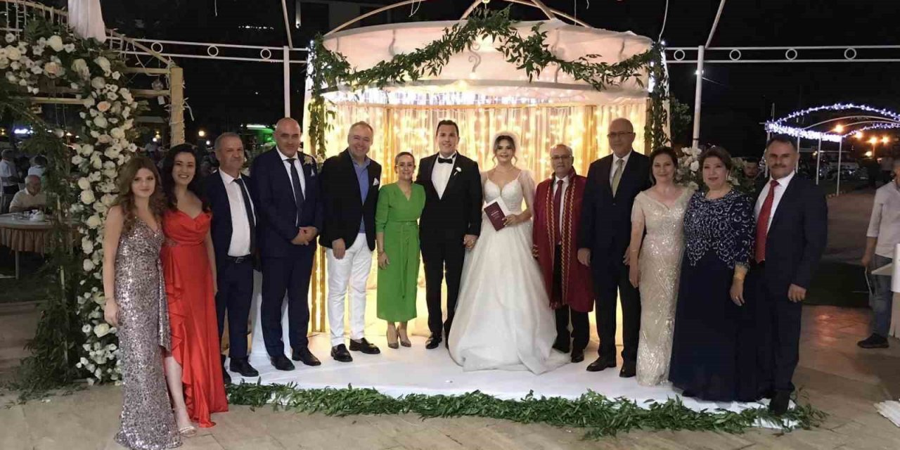 Salihli’de bin 221 çift “Mutluluğa evet” dedi